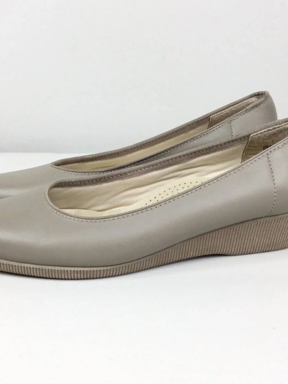 Softspots Leather Wedge Heels‎ Women's Size 9M Taupe Classic Shoes